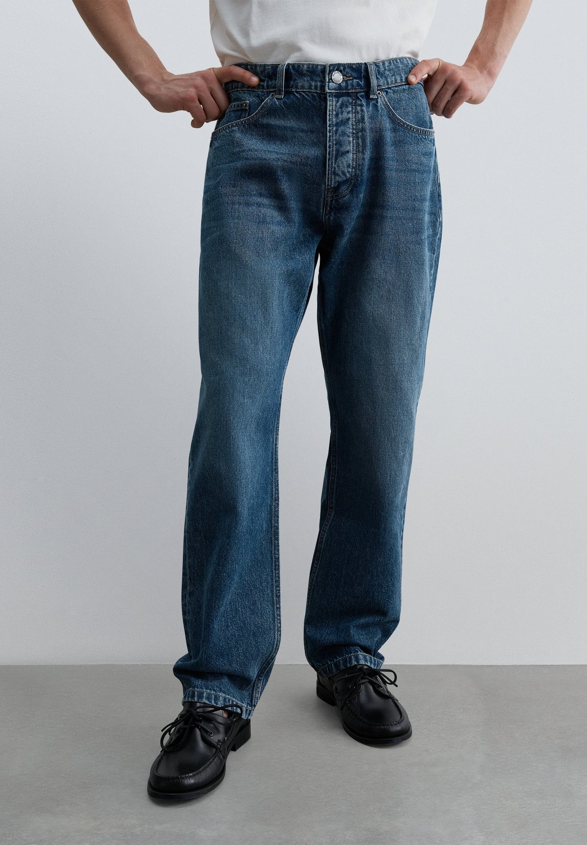 REGULAR FIT JEANS