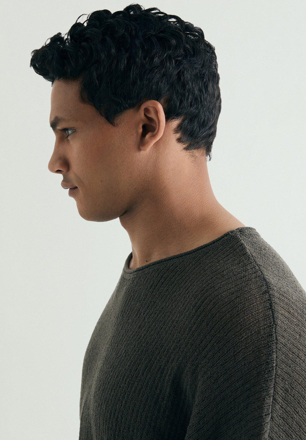 LIGHTWEIGHT COTTON KNIT SWEATER