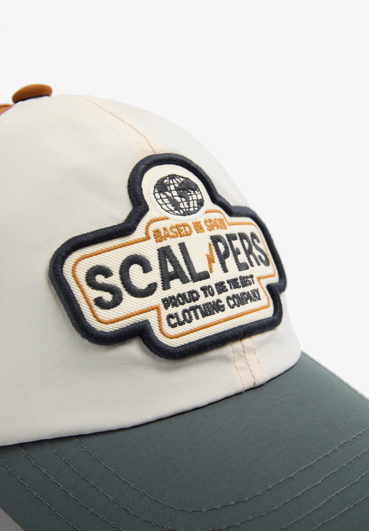 CAP WITH CONTRAST PATCH
