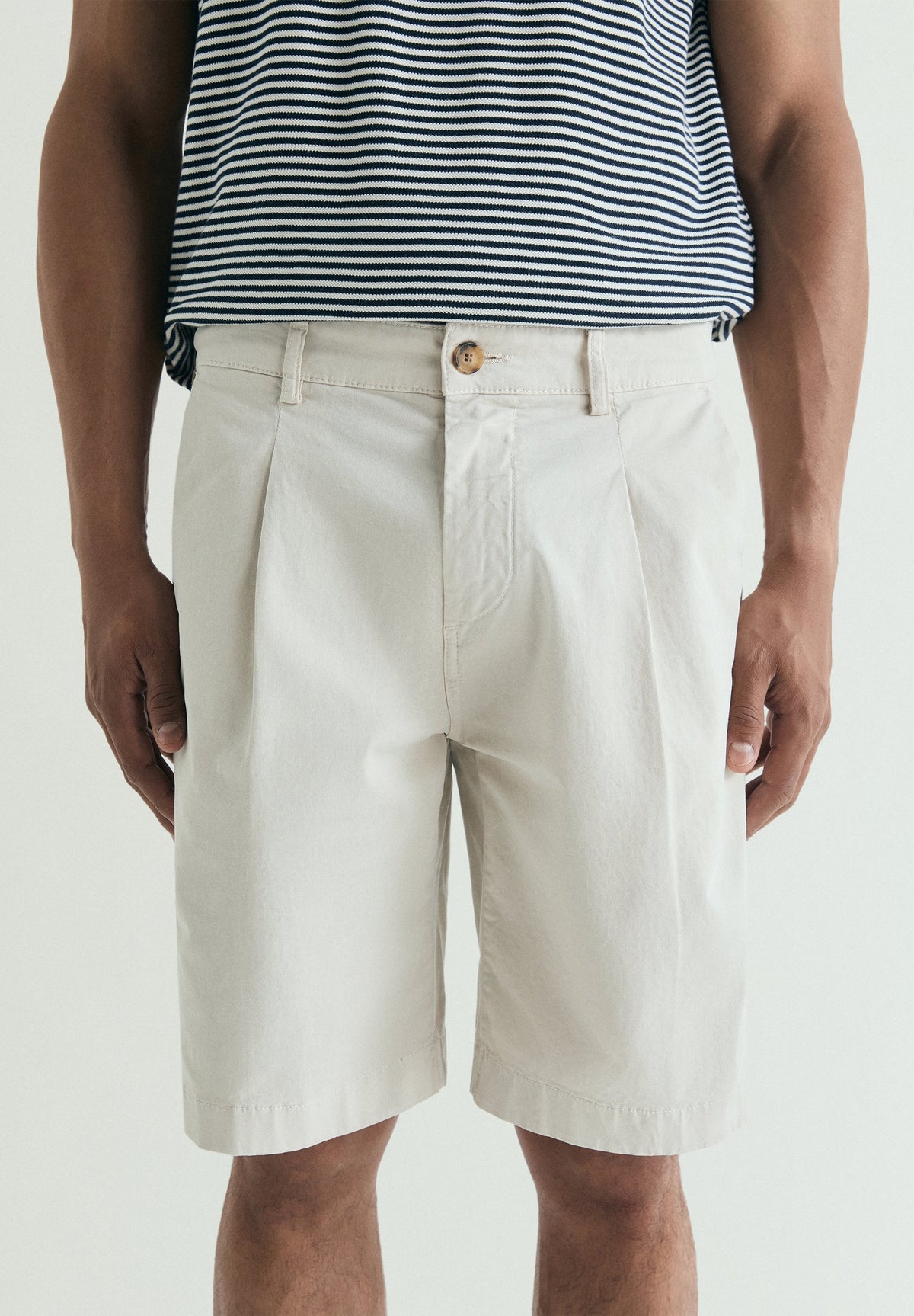 BERMUDA SHORTS WITH FRONT DARTS