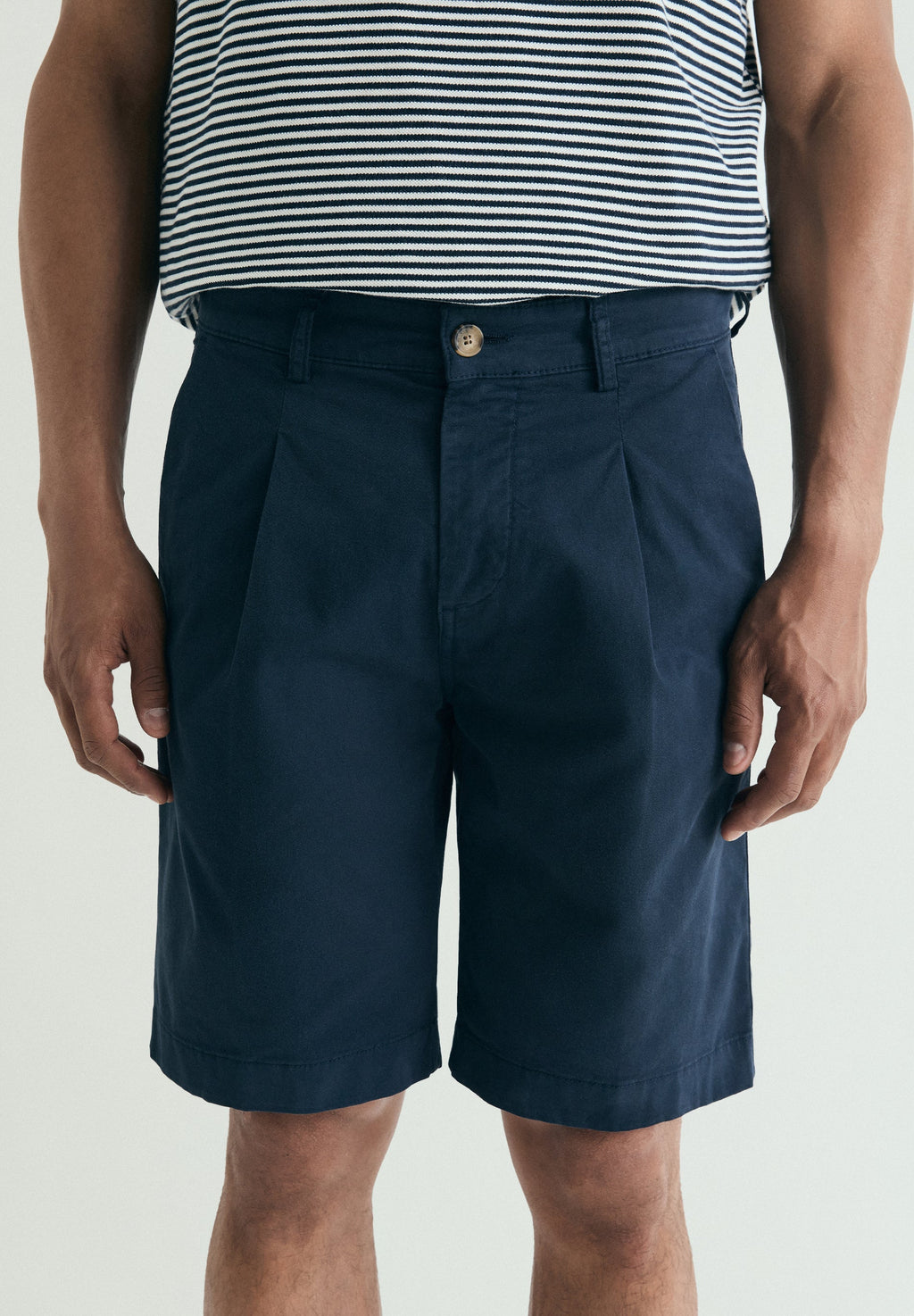 BERMUDA SHORTS WITH FRONT DARTS