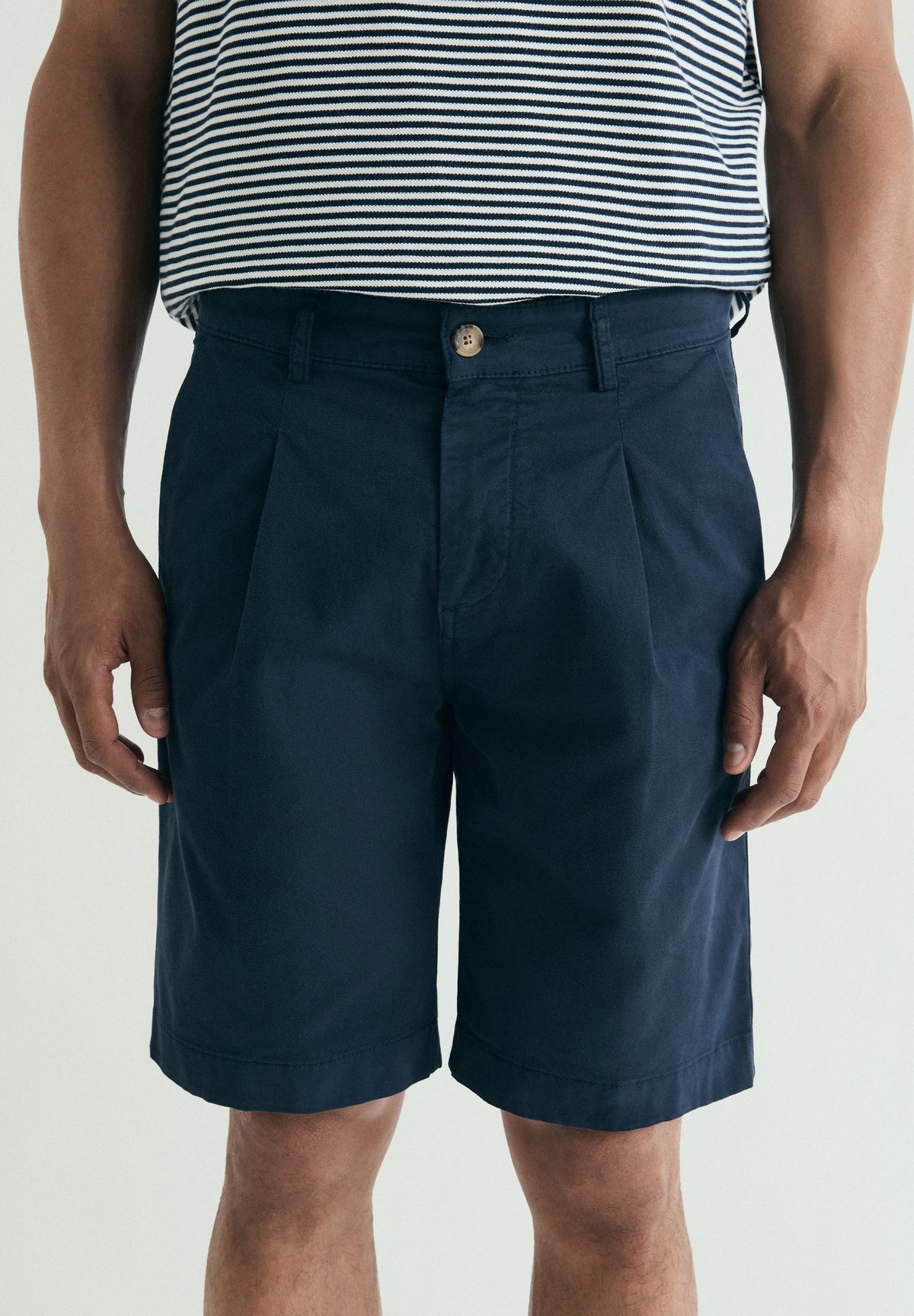 BERMUDA SHORTS WITH FRONT DARTS