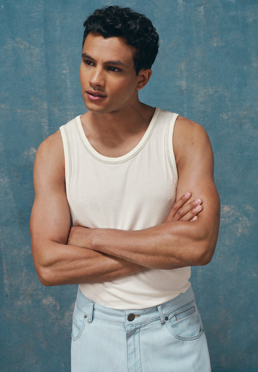 TANK TOP WITH CONTRAST STITCHING